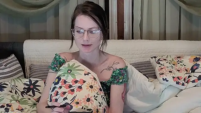 Snapshot of kohlbird chatting on 12-04-25, 03:05 kohlbird online show from 12-04-25, 03:05