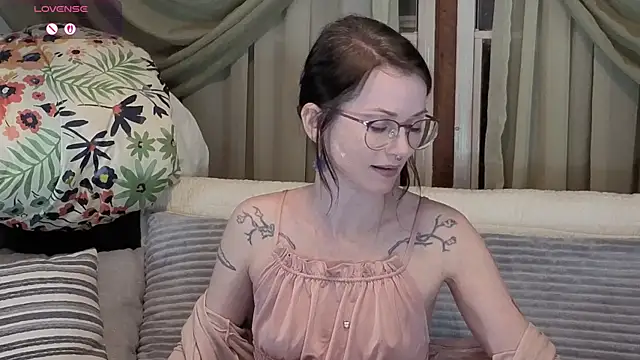 Snapshot of kohlbird chatting on 12-20-25, 04:52 kohlbird online show from 12-20-25, 04:52