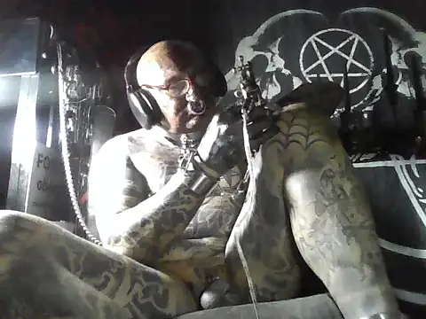 Snapshot of object857 chatting on 11-09-25, 05:00 object857 online show from 11-09-25, 05:00