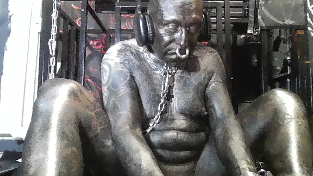 Snapshot of object857 chatting on 03-04-26, 12:27 object857 online show from 03-04-26, 12:27