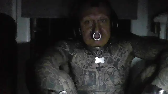 Snapshot of object857 chatting on 04-06-26, 01:58 object857 online show from 04-06-26, 01:58