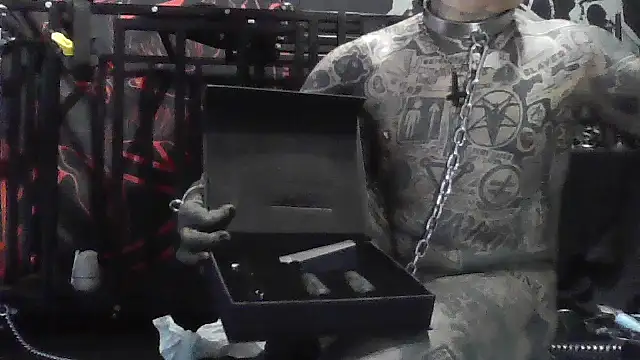 Snapshot of object857 chatting on 04-11-26, 01:26 object857 online show from 04-11-26, 01:26