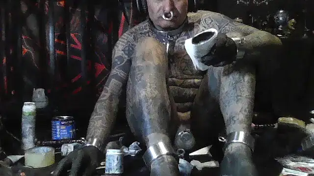 Snapshot of object857 chatting on 04-12-26, 01:32 object857 online show from 04-12-26, 01:32