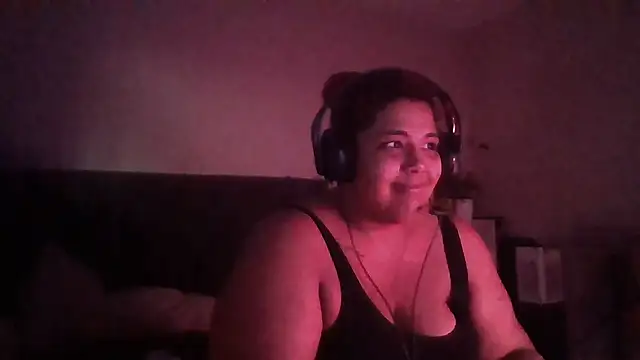 Snapshot of 1n0nlythroat chatting on 04-28-26, 02:27 1n0nlythroat online show from 04-28-26, 02:27