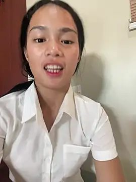Snapshot of PrettySlimPinay19 chatting on 07-07-26, 05:43 PrettySlimPinay19 online show from 07-07-26, 05:43