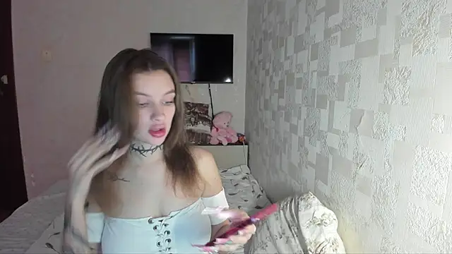 Snapshot of AlisTris chatting on 09-15-25, 01:00 AlisTris online show from 09-15-25, 01:00