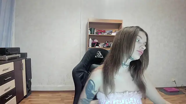 Snapshot of AlisTris chatting on 11-19-25, 05:46 AlisTris online show from 11-19-25, 05:46