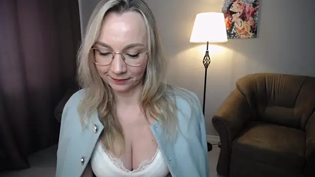Snapshot of Ava_Elior chatting on 05-11-26, 02:45 Ava Elior online show from 05-11-26, 02:45