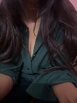 Snapshot of shubhimalik chatting on 12-17-25, 05:30 shubhimalik online show from 12-17-25, 05:30