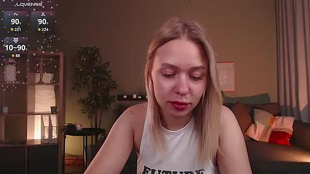 Snapshot of Pooja_Hegde chatting on 09-11-25, 12:22 Pooja Hegde online show from 09-11-25, 12:22