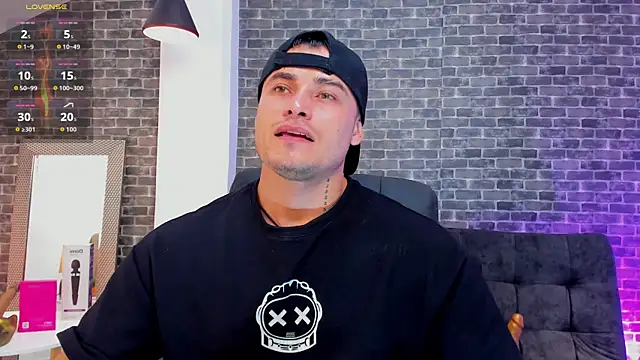 Snapshot of connorsmiith chatting on 09-11-25, 01:55 connorsmiith online show from 09-11-25, 01:55