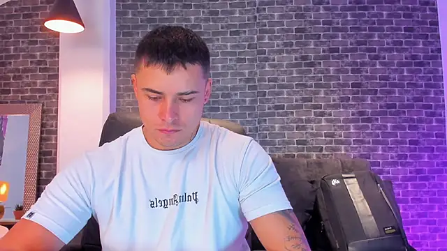 Snapshot of connorsmiith chatting on 09-29-25, 11:59 connorsmiith online show from 09-29-25, 11:59