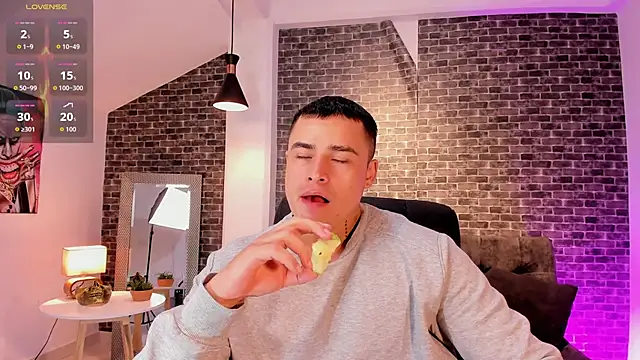 Snapshot of connorsmiith chatting on 10-09-25, 11:30 connorsmiith online show from 10-09-25, 11:30