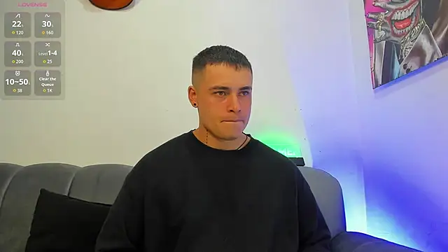 Snapshot of connorsmiith chatting on 10-31-25, 02:12 connorsmiith online show from 10-31-25, 02:12