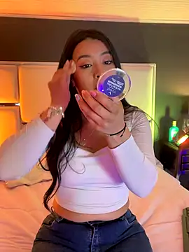 BellaFernandez   online show from 11-08-25, 01:00