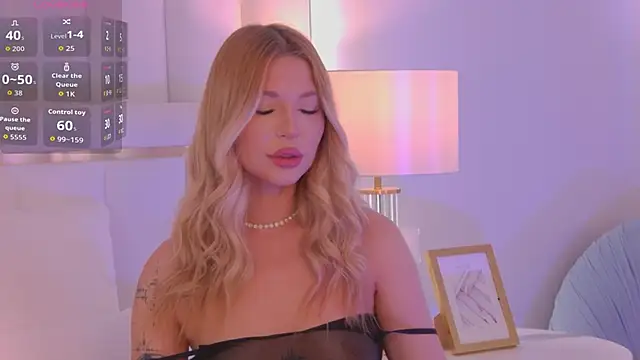 Snapshot of AriellaMelo chatting on 10-10-25, 06:01 AriellaMelo online show from 10-10-25, 06:01