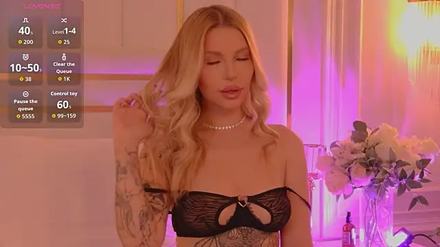 Snapshot of AriellaMelo chatting on 10-14-25, 06:03 AriellaMelo online show from 10-14-25, 06:03