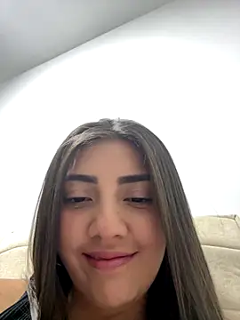 Snapshot of Lupe_19 chatting on 09-14-25, 05:17 Lupe 19 online show from 09-14-25, 05:17