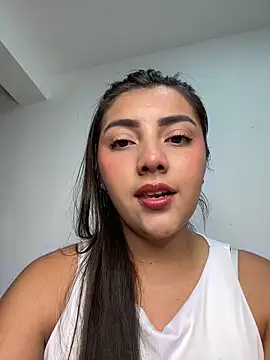 Snapshot of Lupe_19 chatting on 09-25-25, 05:11 Lupe 19 online show from 09-25-25, 05:11