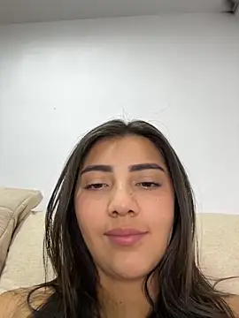 Snapshot of Lupe_19 chatting on 09-28-25, 11:21 Lupe 19 online show from 09-28-25, 11:21
