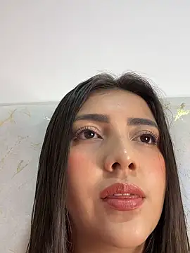 Snapshot of Lupe_19 chatting on 10-19-25, 11:38 Lupe 19 online show from 10-19-25, 11:38