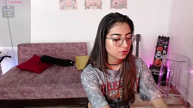 Susanahendrix online show from 10-29-25, 06:20