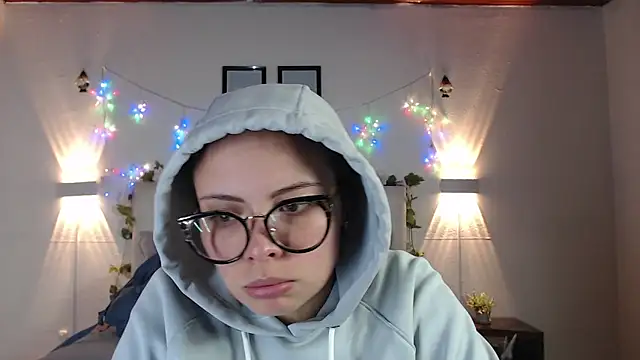 Snapshot of Megan_05_ chatting on 05-02-26, 06:57 Megan 05 online show from 05-02-26, 06:57