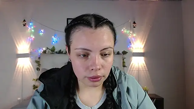 Snapshot of Megan_05_ chatting on 05-04-26, 07:21 Megan 05 online show from 05-04-26, 07:21