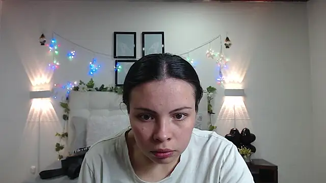Snapshot of Megan_05_ chatting on 05-20-26, 07:20 Megan 05 online show from 05-20-26, 07:20