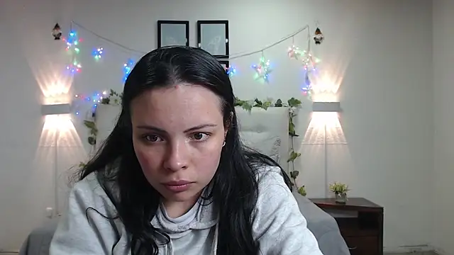 Snapshot of Megan_05_ chatting on 05-21-26, 07:10 Megan 05 online show from 05-21-26, 07:10