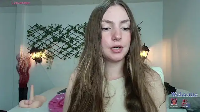 Snapshot of velvet__moon chatting on 04-24-26, 02:03 velvet moon online show from 04-24-26, 02:03