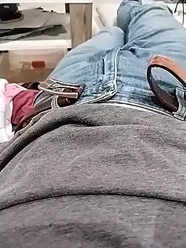 Snapshot of Pio185 chatting on 11-06-25, 08:21 Pio185 online show from 11-06-25, 08:21