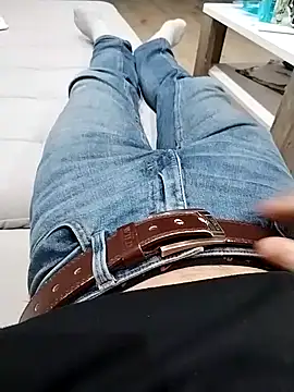 Snapshot of Pio185 chatting on 11-17-25, 08:58 Pio185 online show from 11-17-25, 08:58