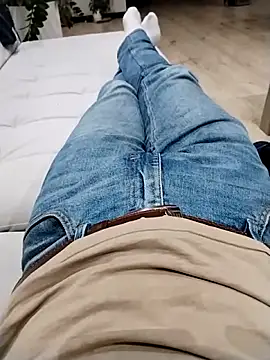 Snapshot of Pio185 chatting on 11-18-25, 10:03 Pio185 online show from 11-18-25, 10:03