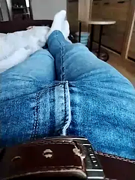 Snapshot of Pio185 chatting on 11-30-25, 12:42 Pio185 online show from 11-30-25, 12:42