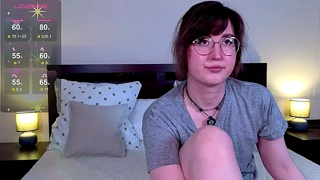 Snapshot of _AlexaFlowers_ chatting on 06-19-26, 09:24 AlexaFlowers online show from 06-19-26, 09:24