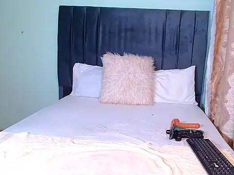 KINKYBOOTI22 online show from 12-14-25, 02:17