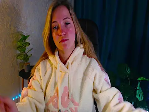 arlana klart online show from 10-06-25, 01:36