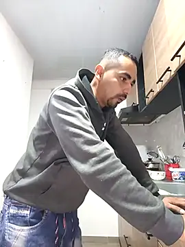 Snapshot of stivenlujan69 chatting on 12-14-25, 01:00 stivenlujan69 online show from 12-14-25, 01:00