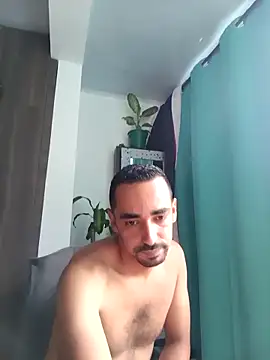 Snapshot of stivenlujan69 chatting on 12-18-25, 03:07 stivenlujan69 online show from 12-18-25, 03:07