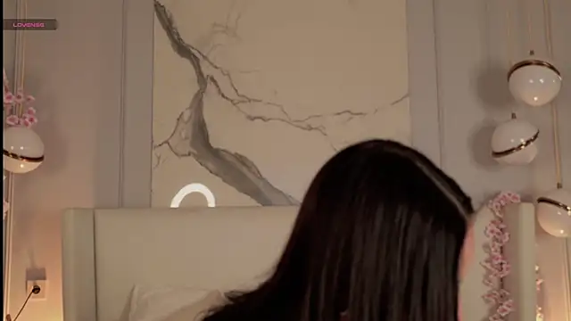 AdoraCortes online show from 11-19-25, 05:07