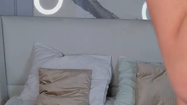 AdoraCortes online show from 11-24-25, 05:07