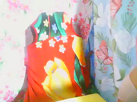 Katie Winslet online show from 12-21-25, 11:01