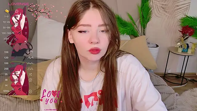 Snapshot of Moon__Bunny chatting on 04-09-26, 04:23 Moon Bunny online show from 04-09-26, 04:23