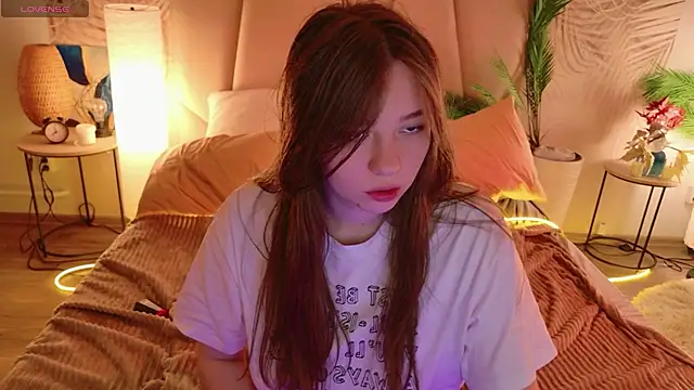 Snapshot of Moon__Bunny chatting on 04-10-26, 12:10 Moon Bunny online show from 04-10-26, 12:10