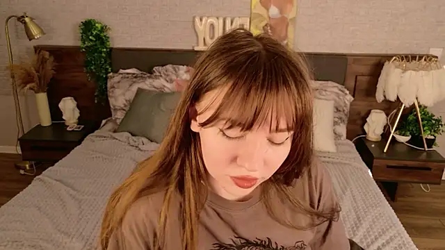 Snapshot of Moon__Bunny chatting on 05-09-26, 01:27 Moon Bunny online show from 05-09-26, 01:27