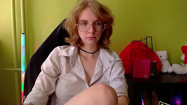 Snapshot of juicyPenny chatting on 06-17-26, 09:23 juicyPenny online show from 06-17-26, 09:23