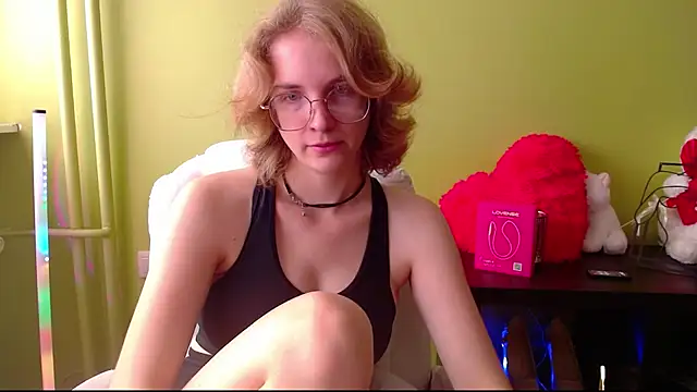 Snapshot of juicyPenny chatting on 06-27-26, 06:51 juicyPenny online show from 06-27-26, 06:51
