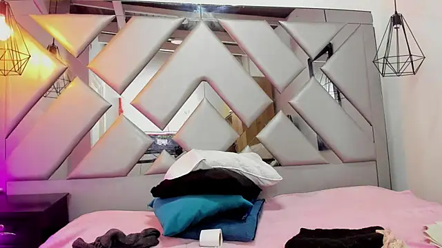 Lorenn Hill online show from 10-02-25, 05:20