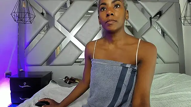 Lorenn Hill online show from 12-15-25, 01:59